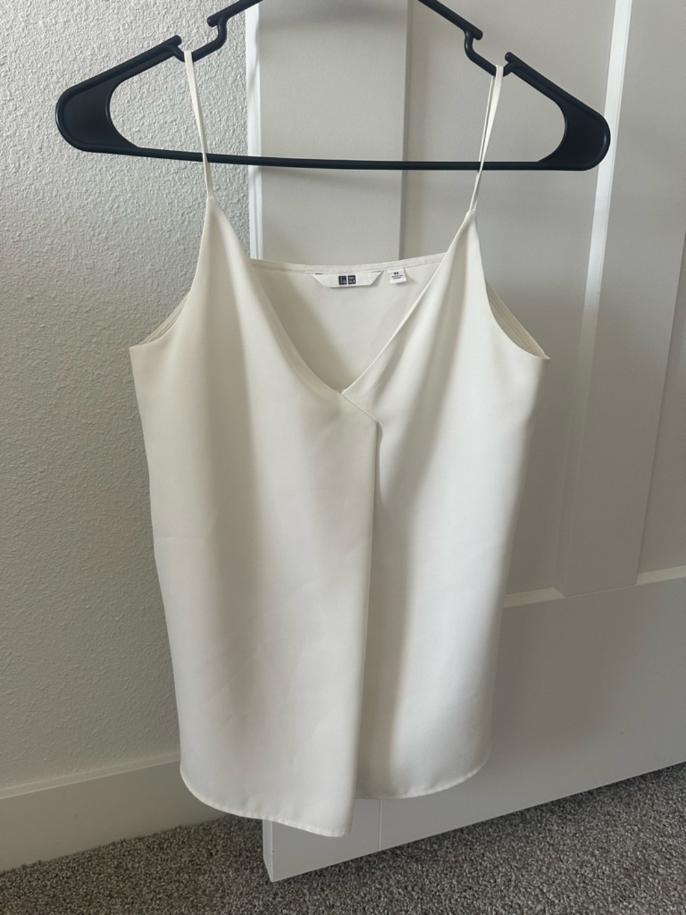 Uniqlo Cream V-Neck Spaghetti Strap Cami